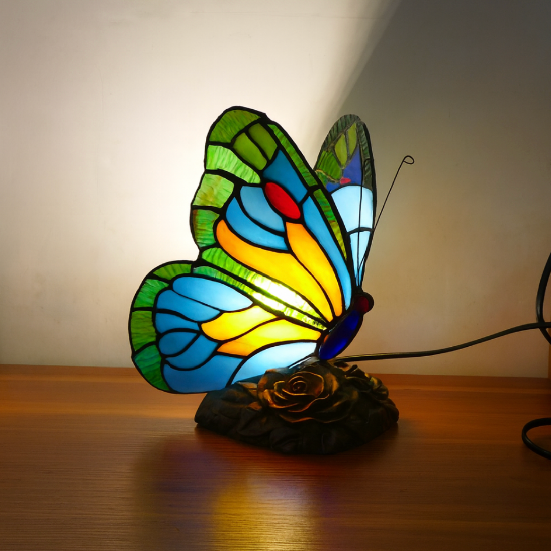 Luminária Borboleta Azul Esculpida
